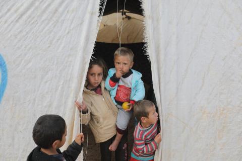 Bambini in una tenda - Save the Children